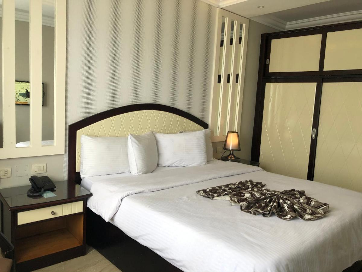 Fleet Club Mahrousa Александрия Екстериор снимка A bedroom in a hotel