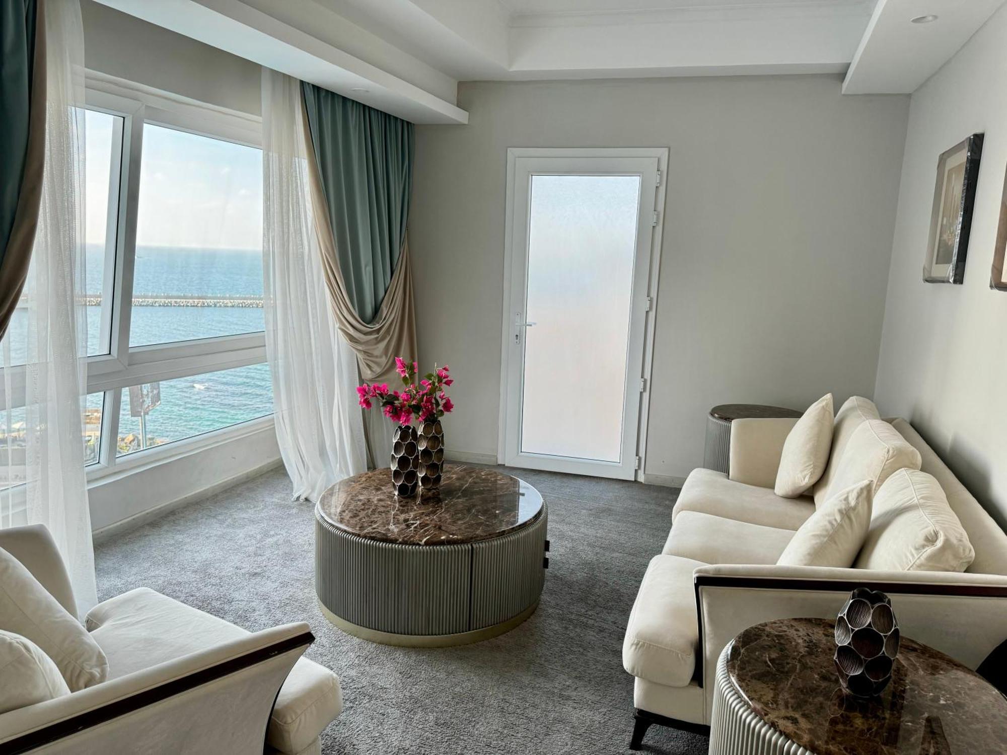 Fleet Club Mahrousa Александрия Екстериор снимка A suite at the hotel